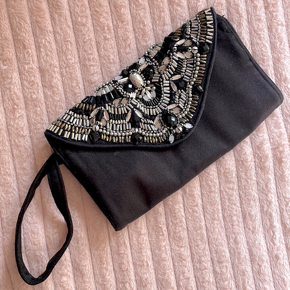Black beaded snap closure clutch/wristlet